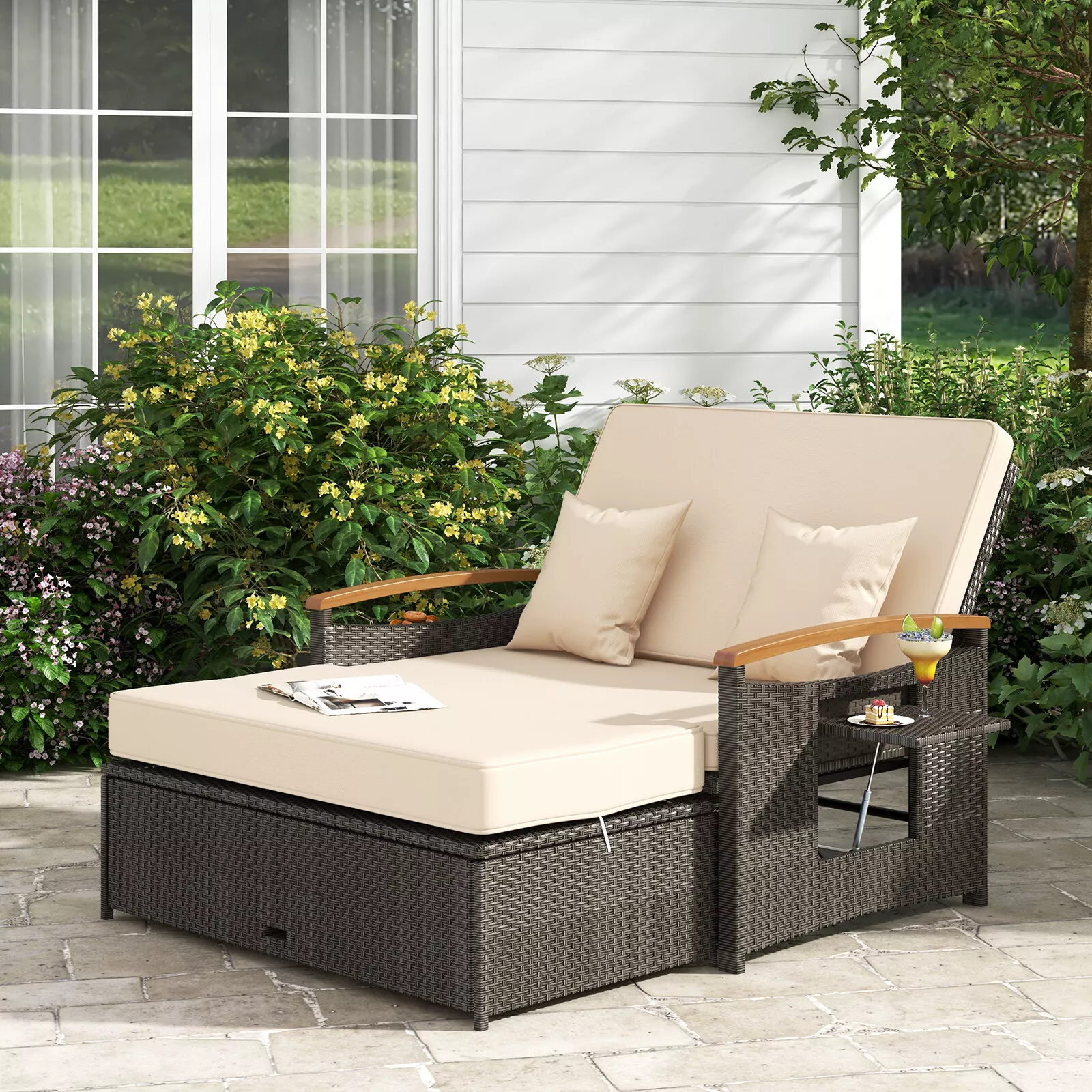 Outdoor Lounge